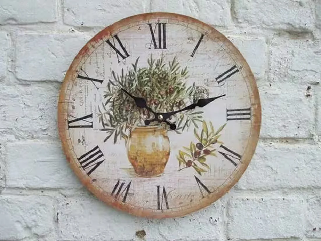 AMBIENTE HAUS Wanduhr 28 cm mit Olivendekor im Landhausstil