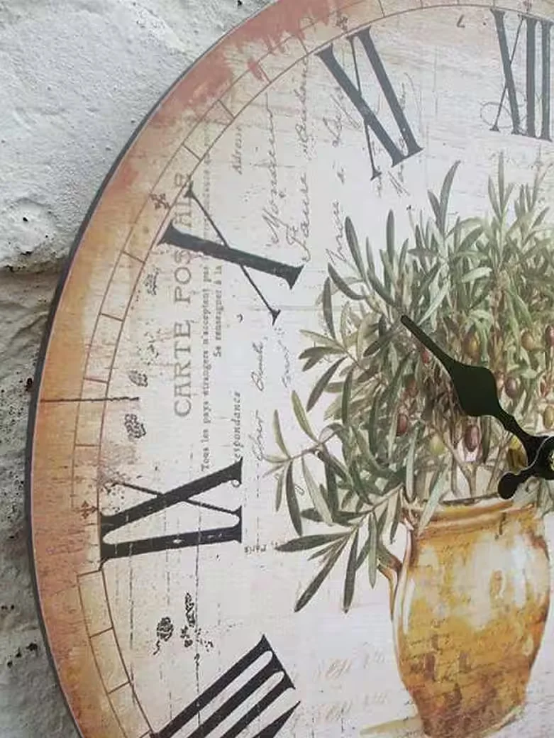 AMBIENTE HAUS Wanduhr 28 cm mit Olivendekor im Landhausstil